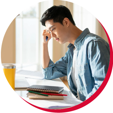 自身のスキルアップのために、資格などの勉強をする